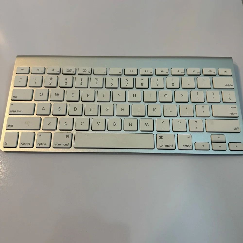 Apple keyboard- PARTS ONLY!